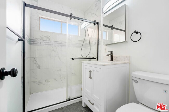 Foto del edificio - 317 S Kenmore Ave