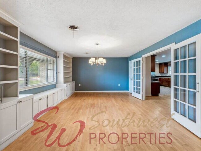 Foto del edificio - 3 Bed / 2 Bath House Steps from TSU Memorial Stadium — Perfect for Roommates!