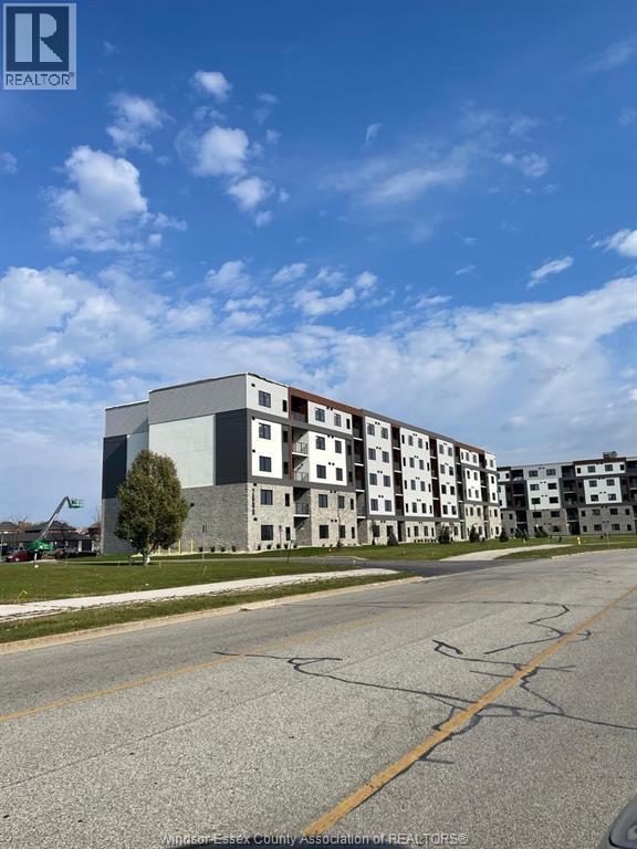 Photo du bâtiment - 2600 Sandwich W Pkwy