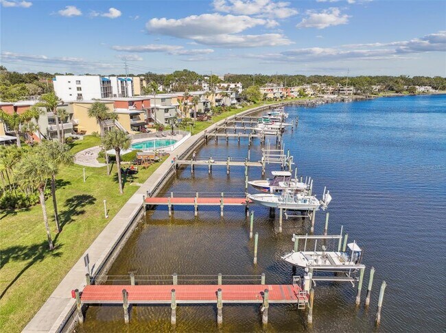 Foto del edificio - 2424 W Tampa Bay Blvd