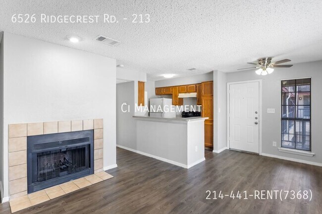 Building Photo - New listing in an amazing location! Call t...