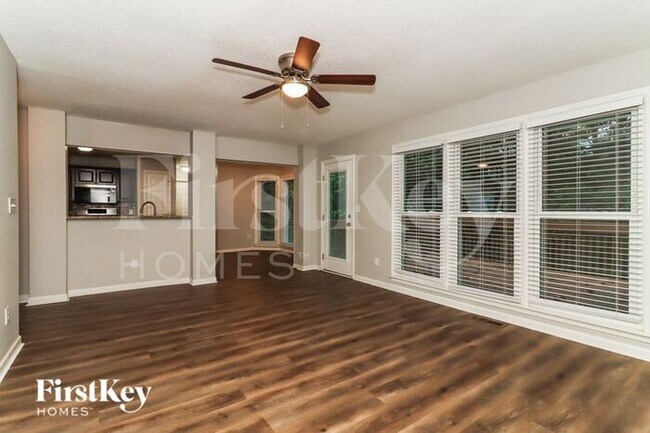 Foto del edificio - 191 Hunters Creek St