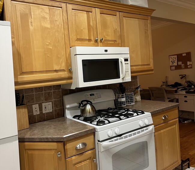 Foto del edificio - 465 Bedford Rd