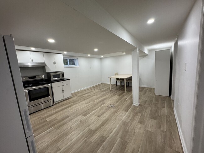 Building Photo - 42 Bloomfield Ave