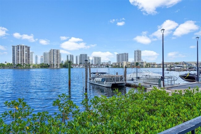 Foto del edificio - 2750 NE 183rd St