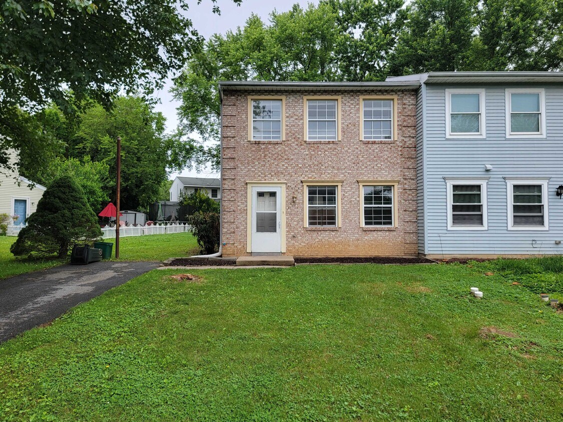 Foto principal - 1008 Williamsburg Rd