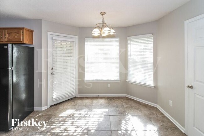 Foto del edificio - 7680 Bramble Ln