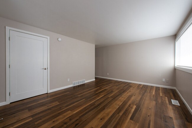 Foto del edificio - 550 156th Ave SE