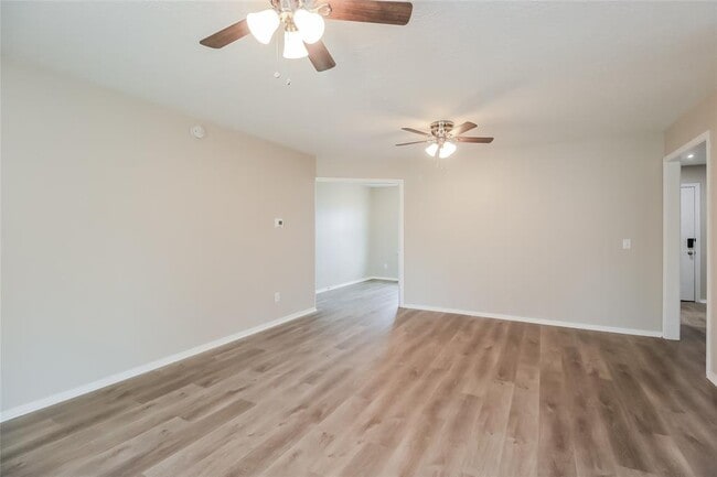 Foto del edificio - 4207 N Reeder Ave