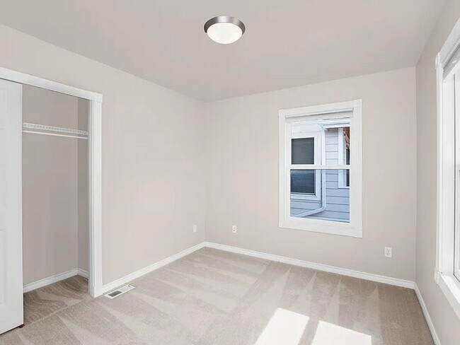 Building Photo - 1856 S Brandon Pl