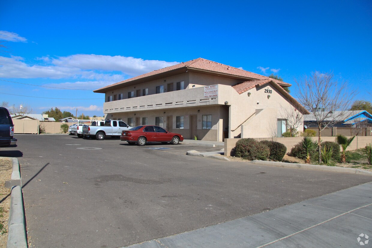 Primary Photo - 2930 E Beck Ln