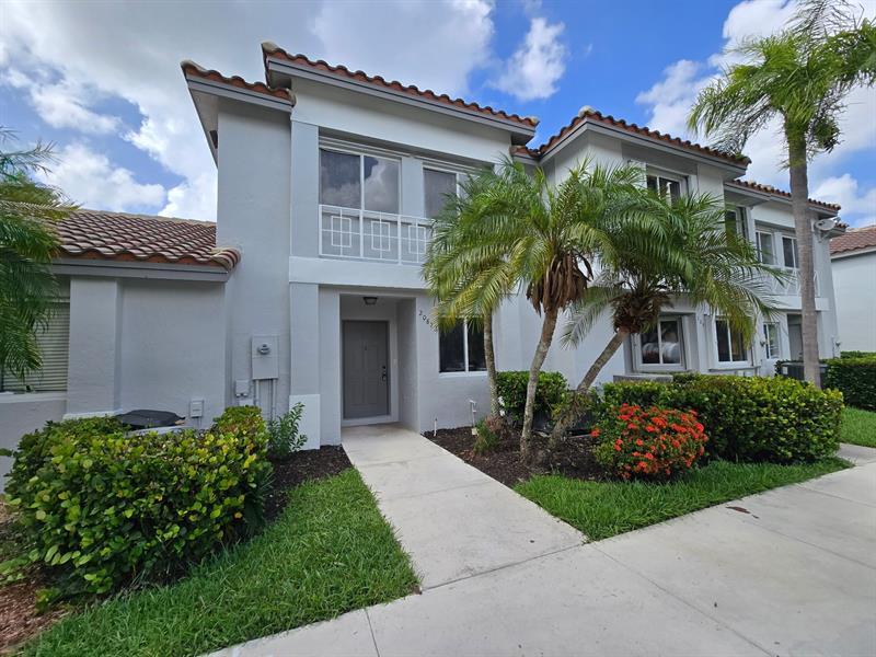 Foto principal - 20873 NW 3rd Ln