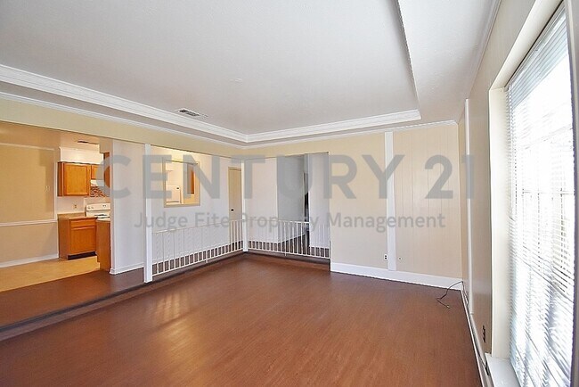 Building Photo - Lovely 3/2 Duplex on Corner Lot in Dallas ...