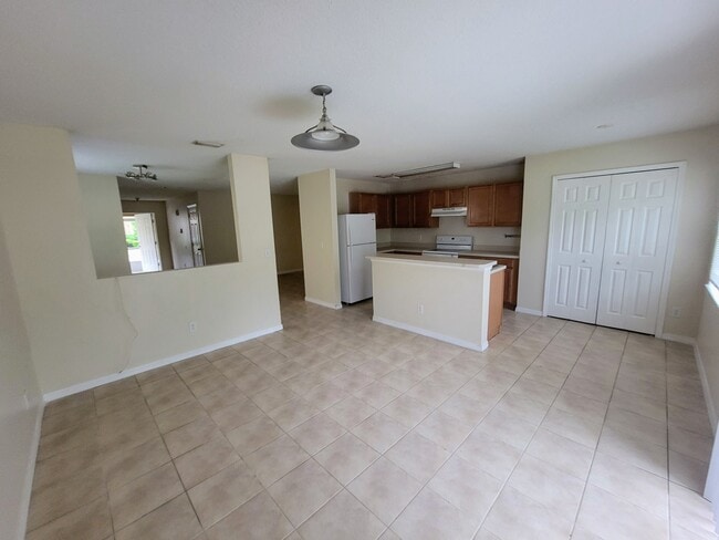Building Photo - Silverfalls