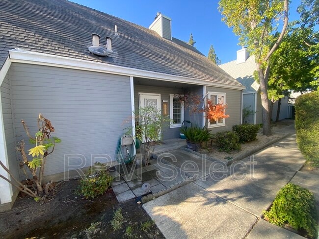 Building Photo - 1686 Somerset Pl
