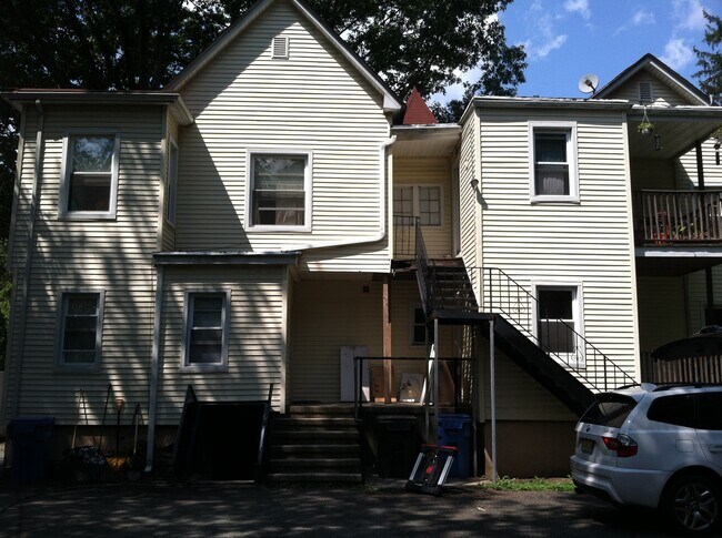 parte trasera de la casa - 19 Essex Ave