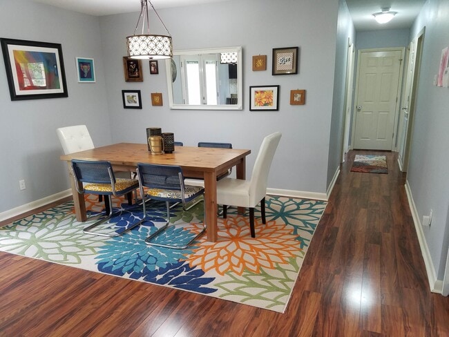 Large dining area - 2016 Lakemeadow Dr