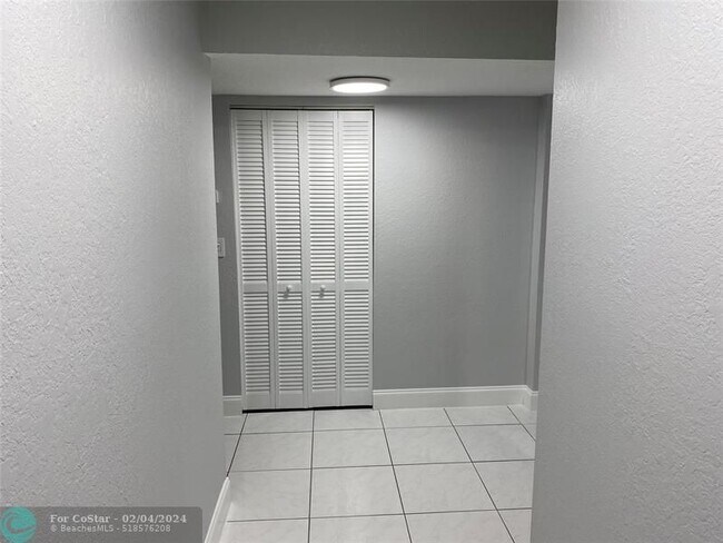 Building Photo - 2700 Coral Springs Dr