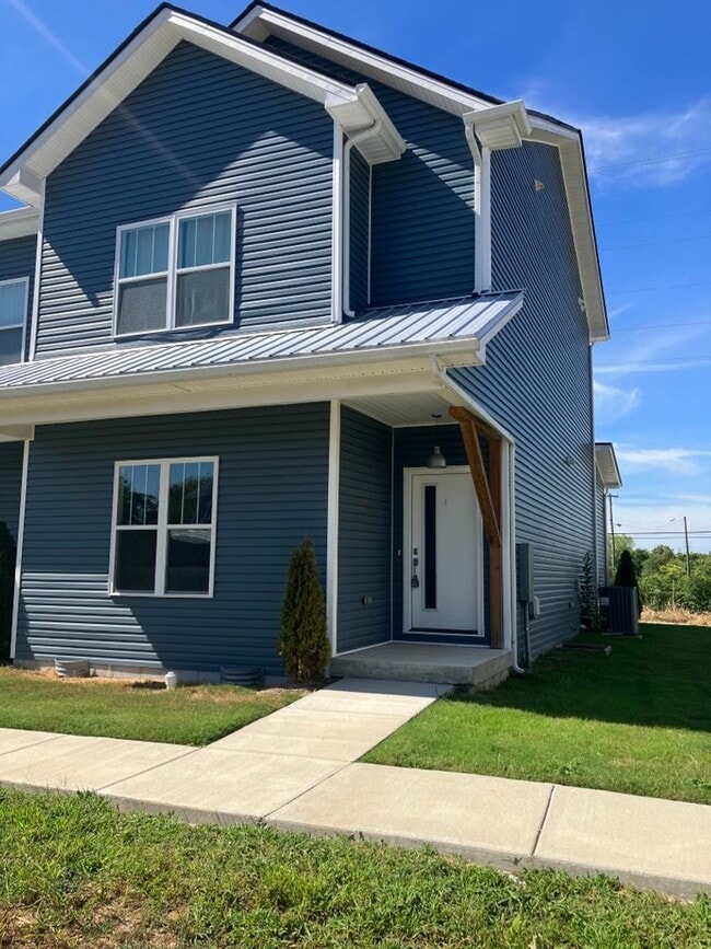 Building Photo - 3645 Hydes Ferry Rd