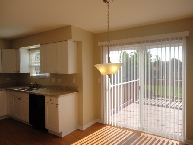 Building Photo - 568 Rebecca Lane