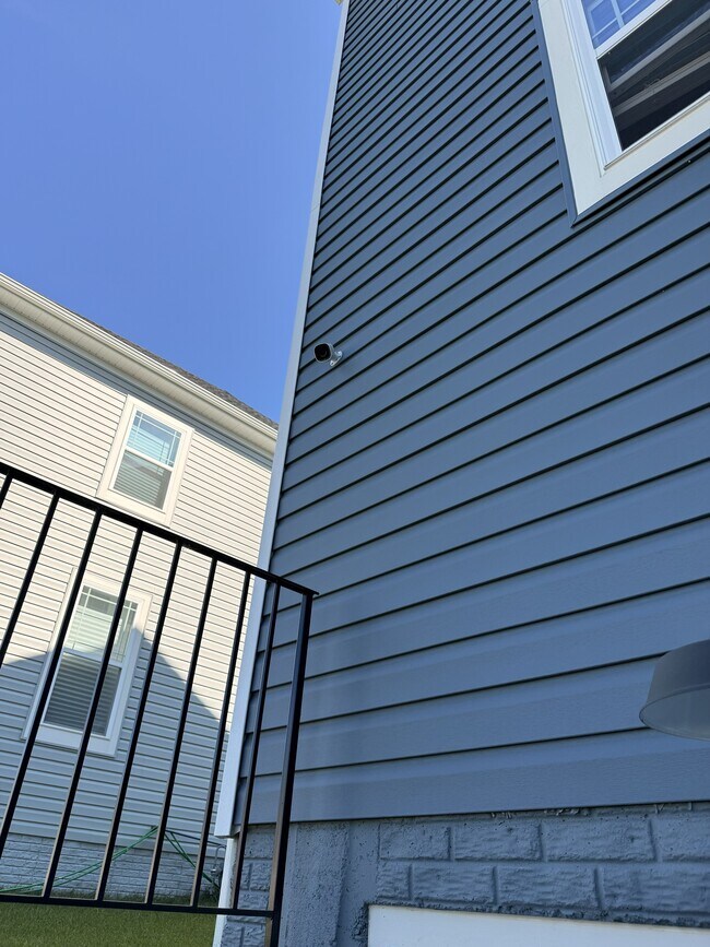 Surveillance Camera - 2907 Bridgewater Dr