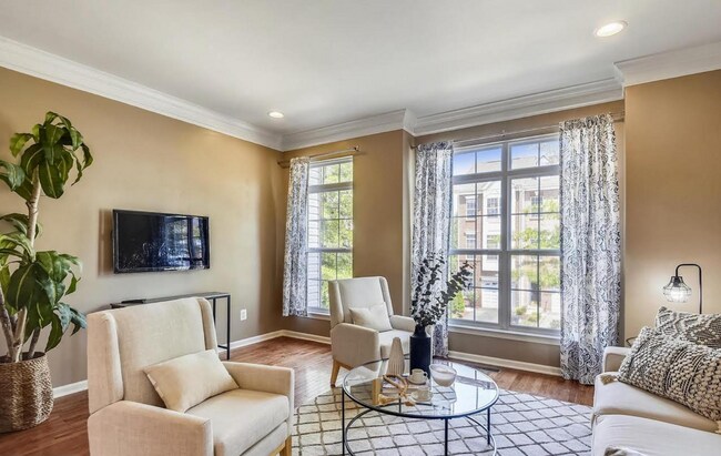 Foto del edificio - Stunning 2bd/2.5ba TH nestled within the prestigious Belmont Country Club!