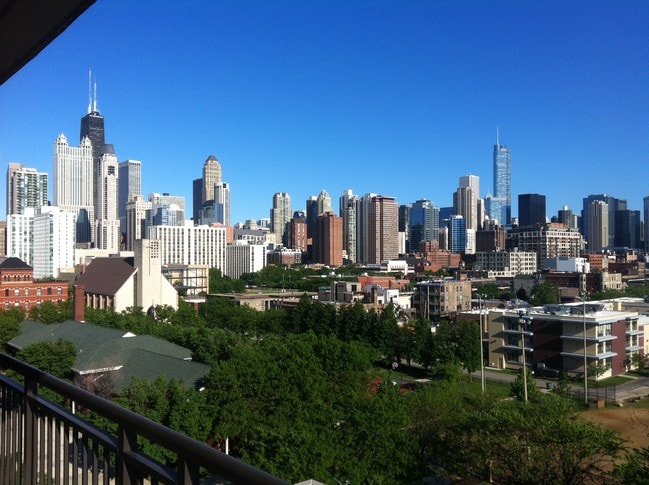Views! - 437 W Division St
