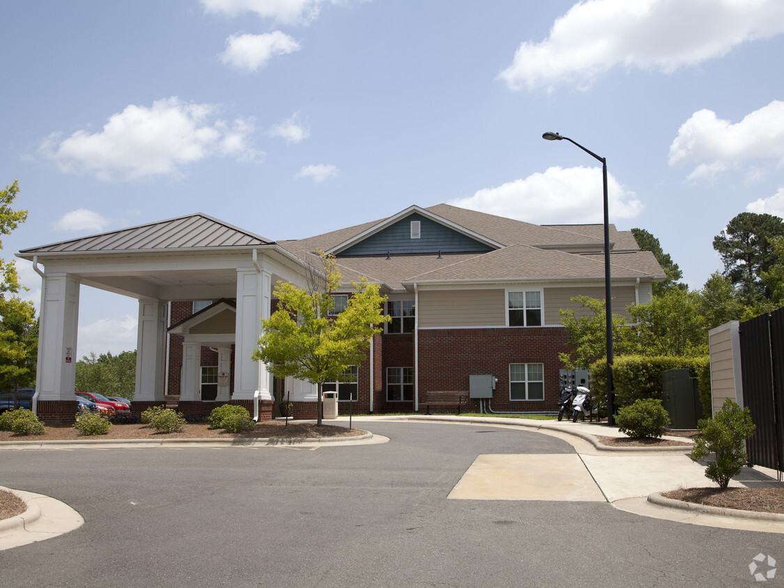 Building Photo - Maplewood Square