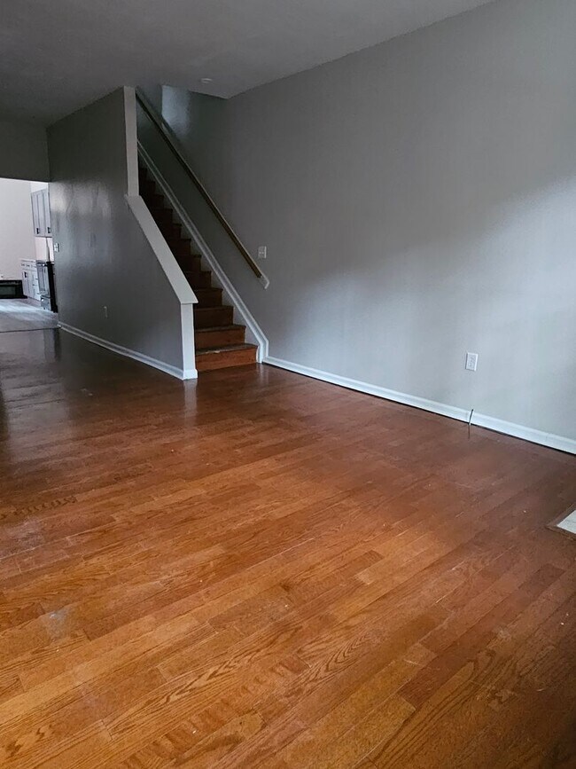 Foto del edificio - 346 E Locust St