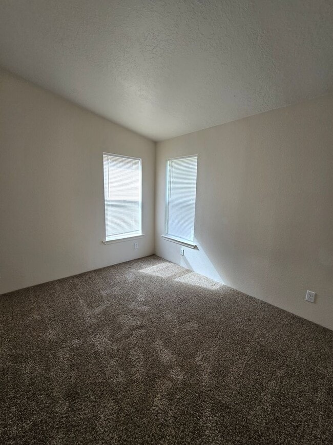 Building Photo - Pet Friendly 3 Bed / 2Bath Home w/ Carport