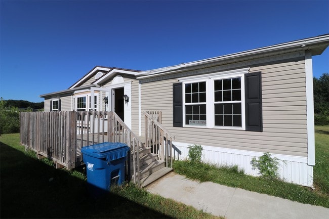 Building Photo - 15731 Waters Edge