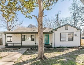 Building Photo - 405 S Brazos St