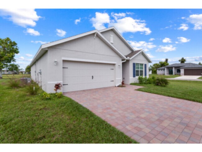 Foto del edificio - New home in Burnt Store Village in lovely ...