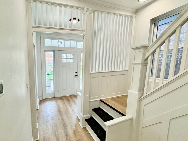Building Photo - Completely Renovated 3 Bed, 2.5 Bath Home ...