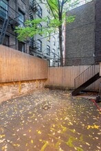 Building Photo - 321 E 10th St
