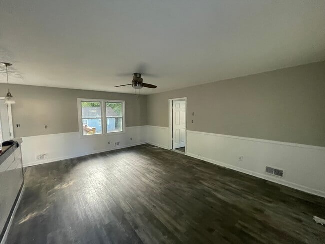Building Photo - 123 Oldenburg Dr