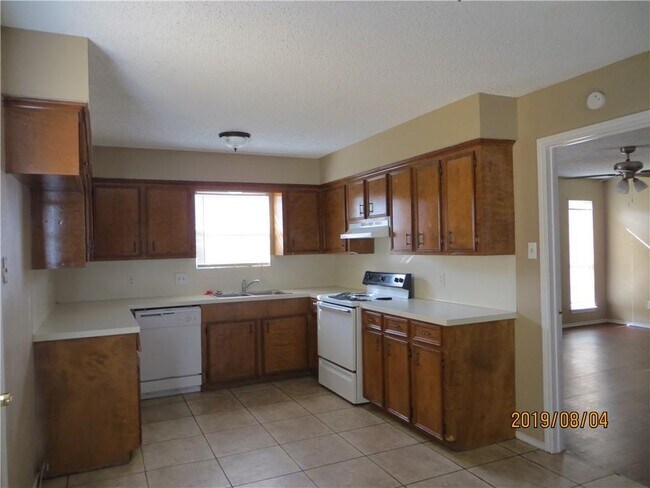 Building Photo - 3930 Sandy Hollow Dr