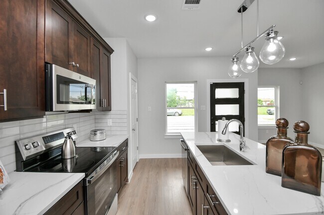 Foto del edificio - 9806 Nedwald St