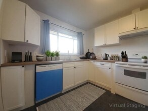 Building Photo - 22 Hyde Park Av