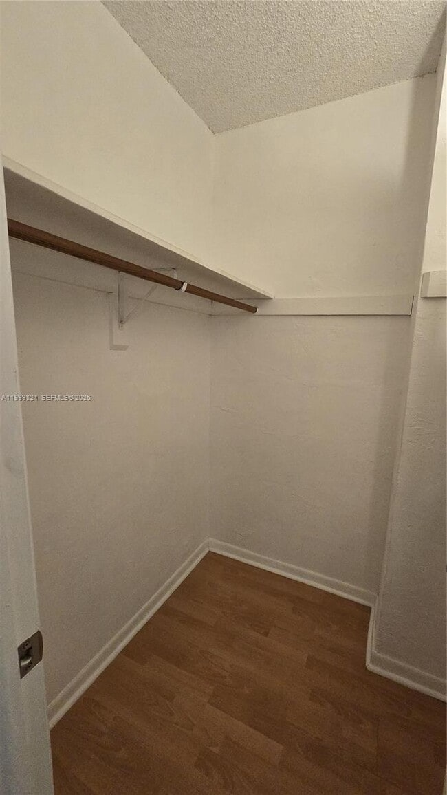 Foto del edificio - 19370 Collins Ave