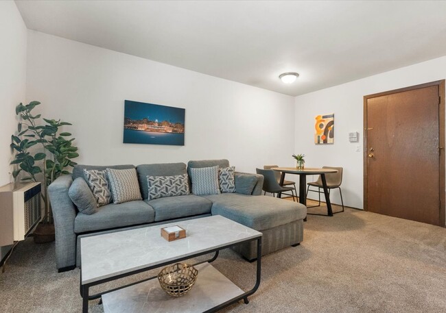 Building Photo - 2601 University Ave