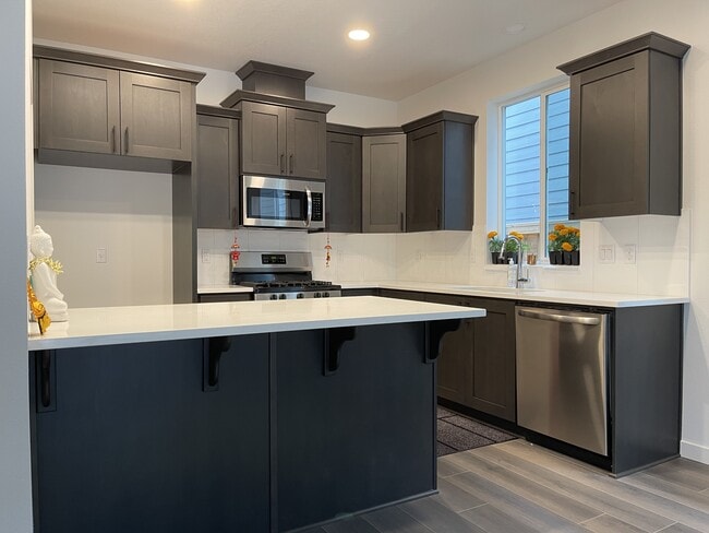 Building Photo - 828 S 24th Ave