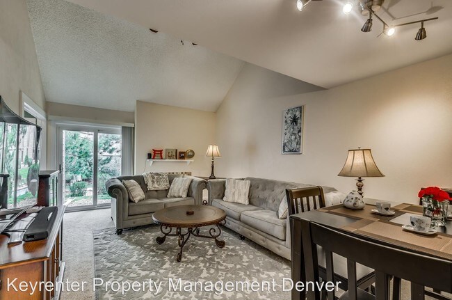 Foto del edificio - 3 br, 3 bath House - 13691 E Evans Ave