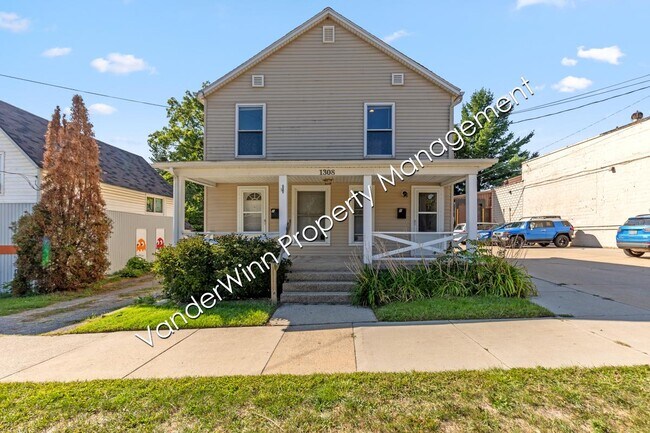 Foto del edificio - 1308 Leonard St NW