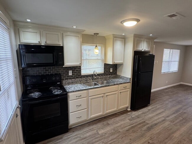 Building Photo - 129 Hamilton Ct