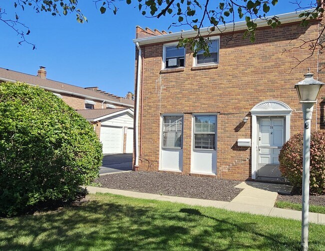 Building Photo - 24496 Clareshire Dr