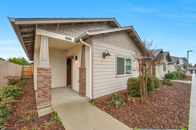 Building Photo - Wood Ranch Duplex 519