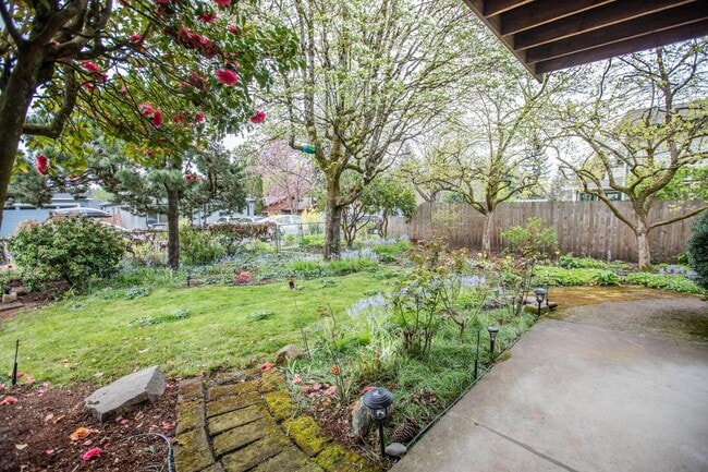 Photo - 2 bed/2 bath house in Oak Grove/Milwaukie- Available Now !