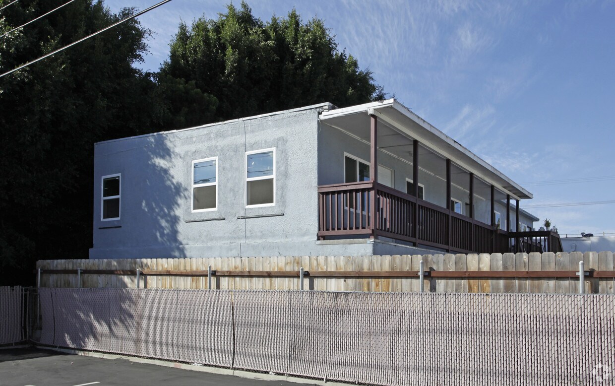 Building Photo - 380 D St