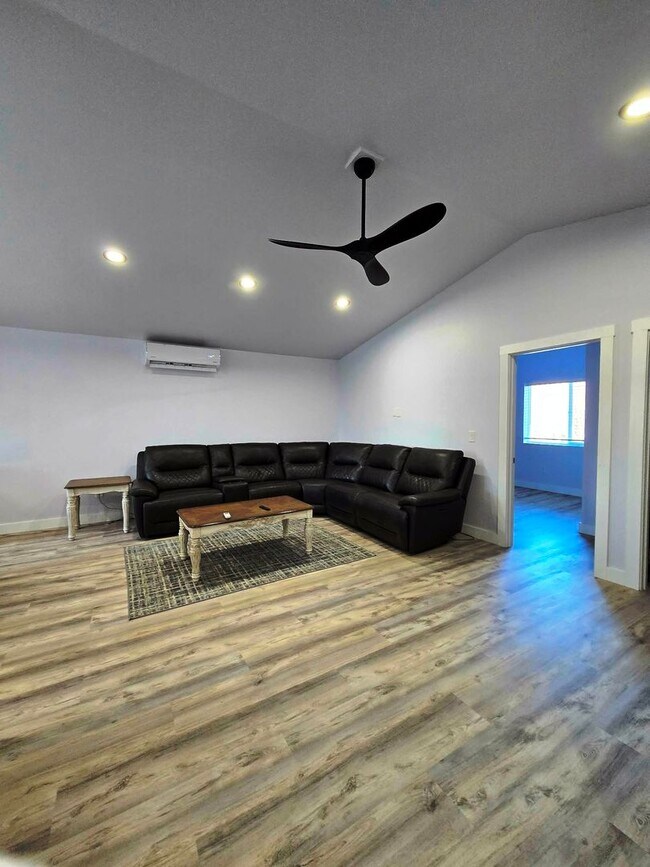 Foto del edificio - Brand new build! 2 bedroom, 1 bath apartment